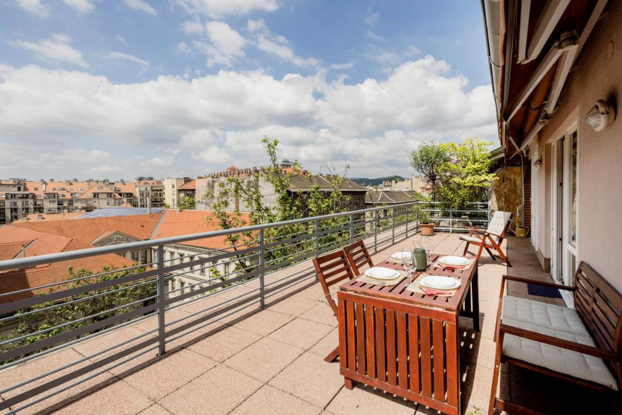 Bright And Spacious Penthouse W/ Terrace & Parking Budapest Exterior photo